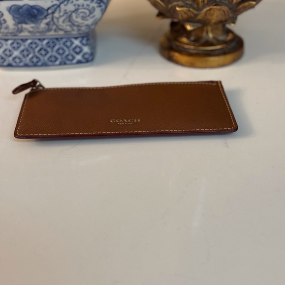🤎 COACH TAN LEATHER ZIPPER POUCH! - Picture 5 of 6